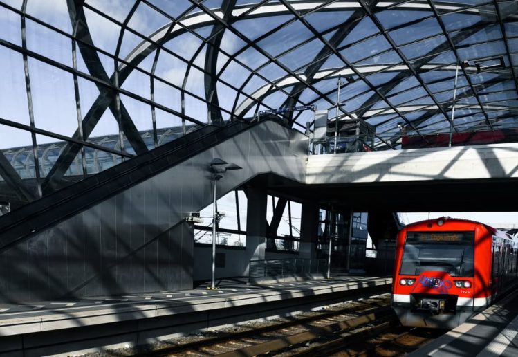 Explore the modern design of the Elbbrücken station in Hamburg, featuring stunning glass architecture.
